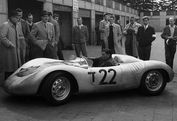 Testfahrten am Nürburgring des 718 RSK Spyder (1957).